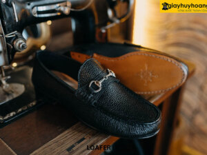 Giày lười nam da hạt khóa horesit Loafer LF2257 004