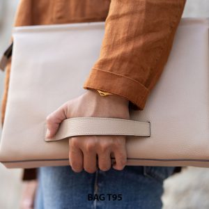 Túi ví cầm tay da hạt màu trắng chính hãng T95 001