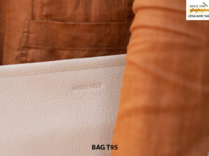 Túi ví cầm tay da hạt màu trắng chính hãng T95 004