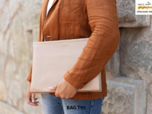 Túi ví cầm tay da hạt màu trắng chính hãng T95 002