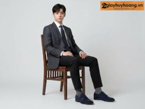 Mẫu nam mặc quần tây công sở màu đen nhạt phối giày tây da nam da monkstrap da lộn ú1987 xanh navy