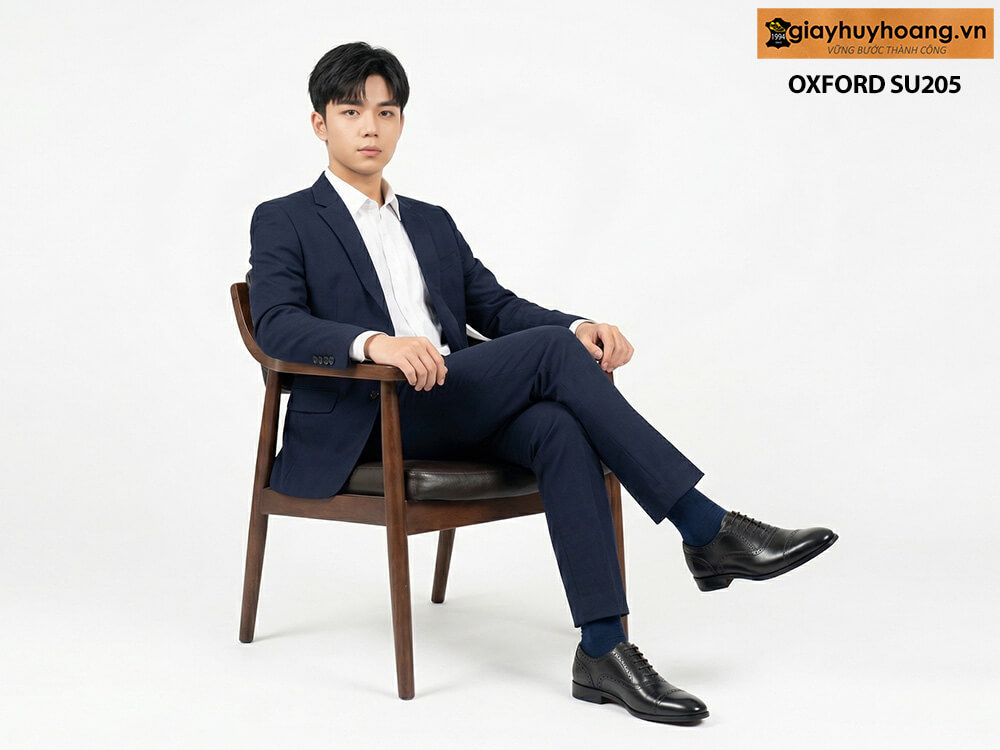 mau-nam-mac-quan-xanh-navy-phoi-giay-tay-den-oxford-su205 Mẫu nam mặc quần áo màu xanh navy phối với giày tây nam oxford màu nâu su205cs giayhuyhoang