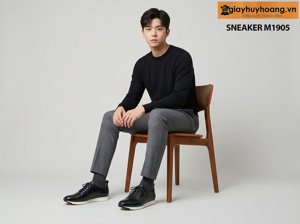 mau-nam-mac-ao-quan-mau-den-phoi-giay-sneaker-den Mẫu nam mặc quần áo màu xám phối với giày tây nam sneaker màu đen m1905 giayhuyhoang