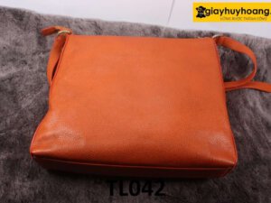 Túi đeo chéo nữ da bò hạt màu cam TL042 002