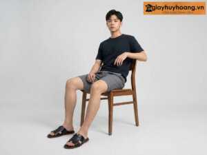 Mẫu nam mặc quần tây công sở màu xám nhạt phối giày tây da nam lười không dây loafer hh2202hs màu đen