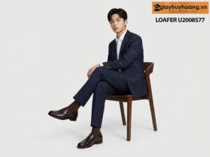 Mẫu nam mặc quần áo màu xanh navy phối với giày lười loafer penny màu nâu u2008s77 giayhuyhoang