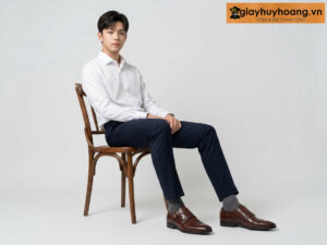 Mẫu nam mặc quần tây công sở màu xanh navy phối giày tây da nam lười không dây monkstrap m8 màu nâu