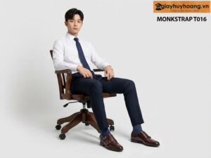 Mẫu nam mặc quần áo màu xanh navy, sơ mi trắng phối với giày da nam công sở màu nâu t016 giayhuyhoang